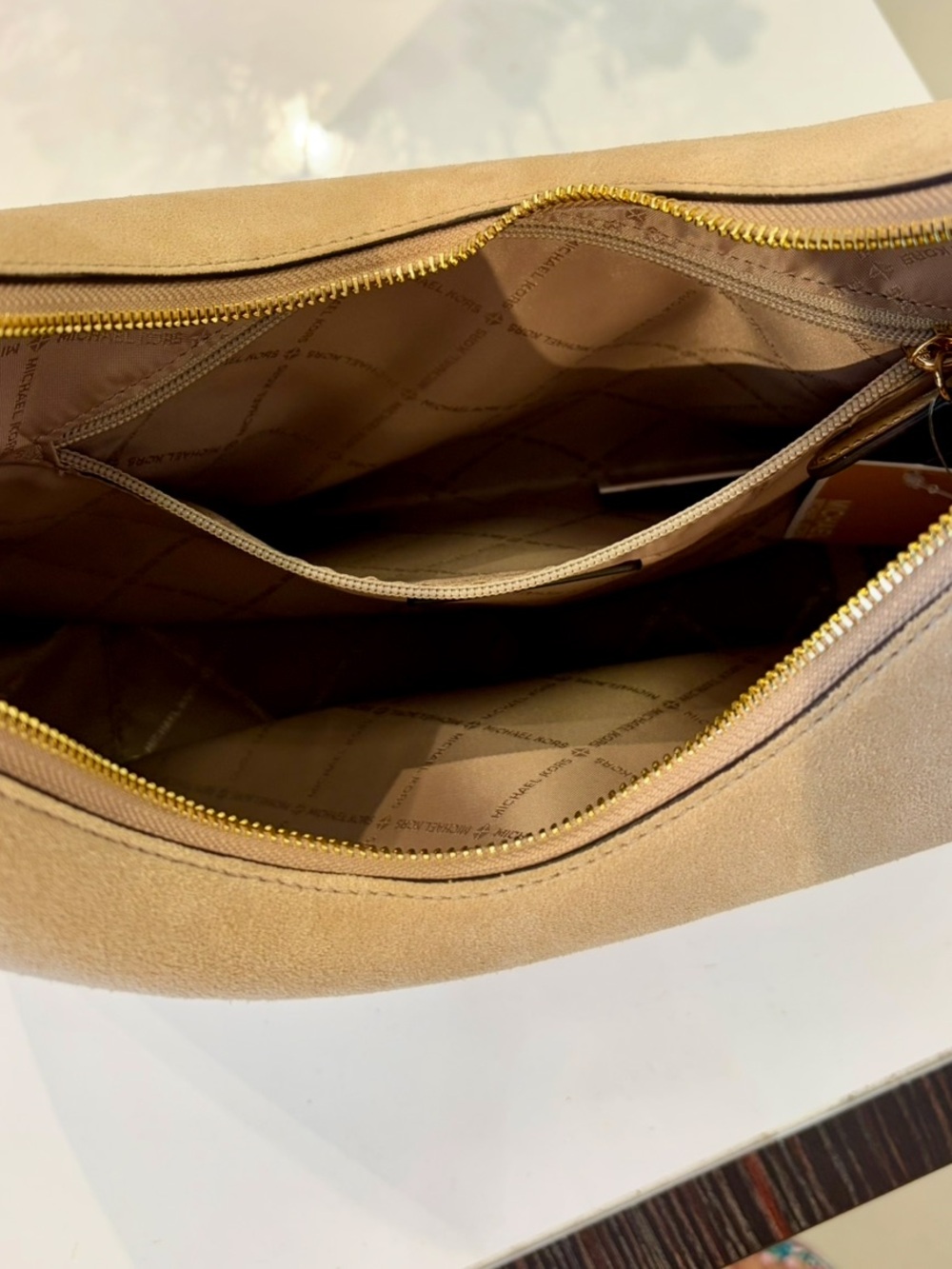 MICHAEL KORS Nayla Medium Suede Hobo Shoulder Bag camel
NWT - Picture 11 of 14